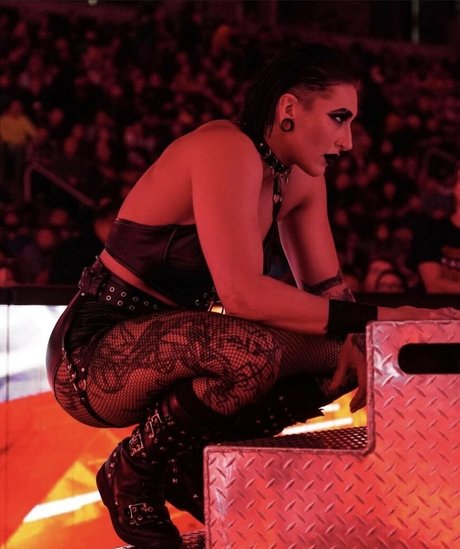 Rhea Ripley modèles nus photo