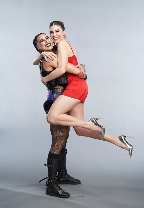 Rhea Ripley joli modèle des photos