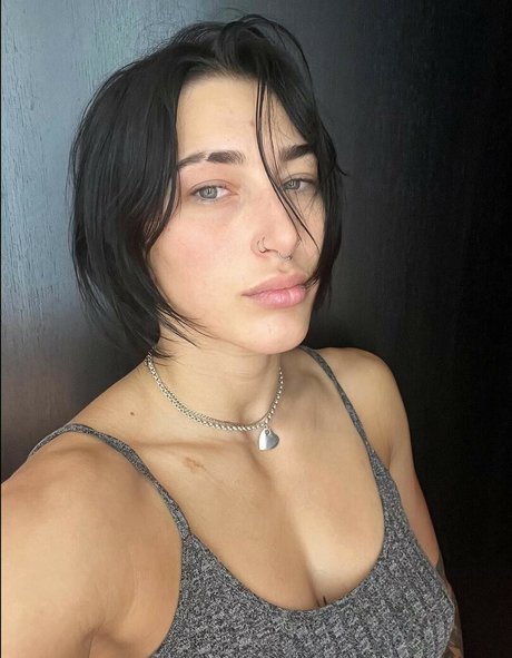 Rhea Ripley star du porno xxx des photos