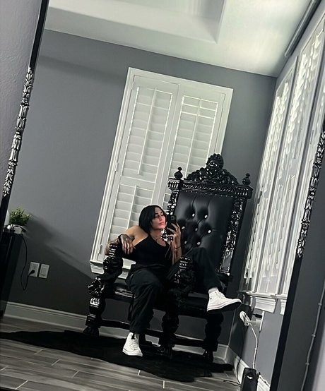 Rhea Ripley Miniatura