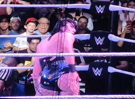 Rhea Ripley modèle porno galerie