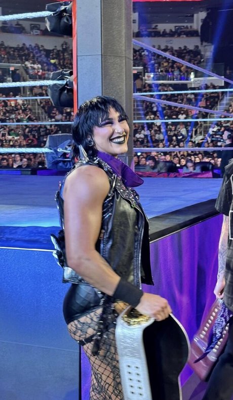 Rhea Ripley estrella porno caliente recopilación