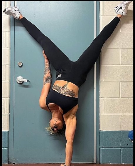 Rhea Ripley modelo erótico recopilación