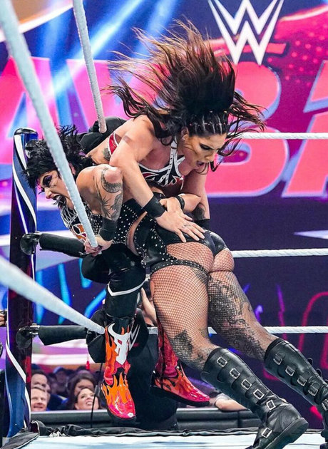 Rhea Ripley star du porno chaud collection