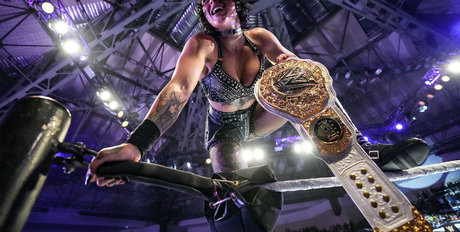 Rhea Ripley estrella hermosa archivo