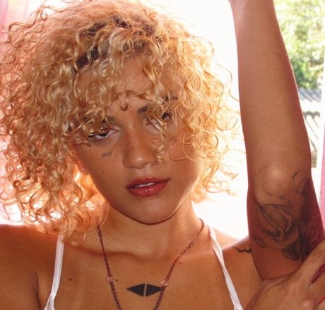 Nabrisa nudes model archive