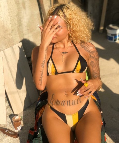 Nabrisa actrice adulte des photos