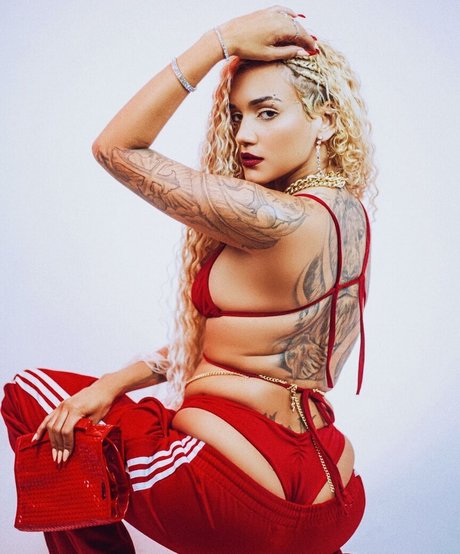 Nabrisa arte estrella porno foto