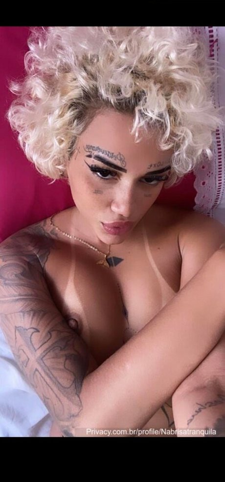 Nabrisa bonita modelo foto