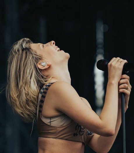 Aurora Aksnes actrice parfaite galeries