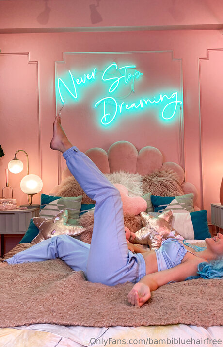 Bambibluehairfree actriz sexual foto