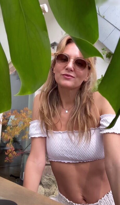 Ella Endlich estrella caliente foto