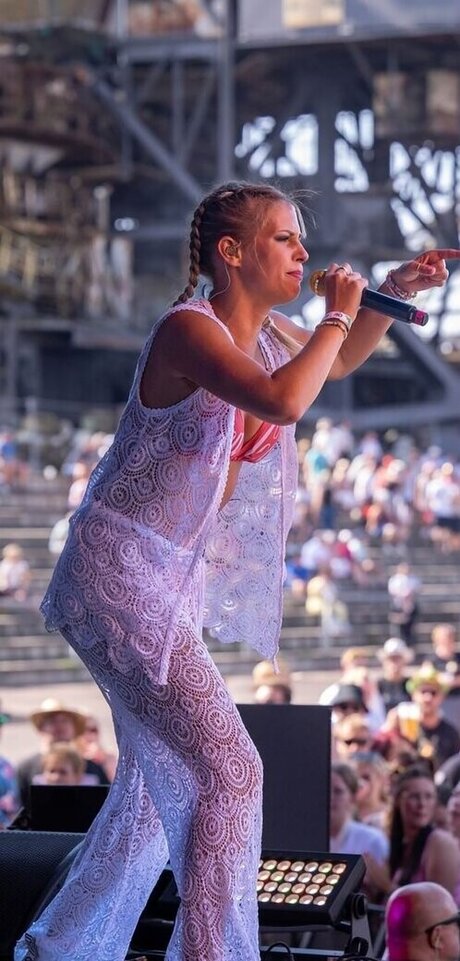 Carolina Peukmann étoile magnifique photo