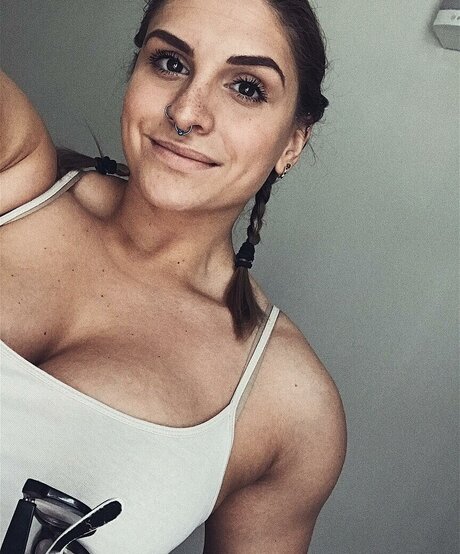 Nastya Blinova étoile nue des photos