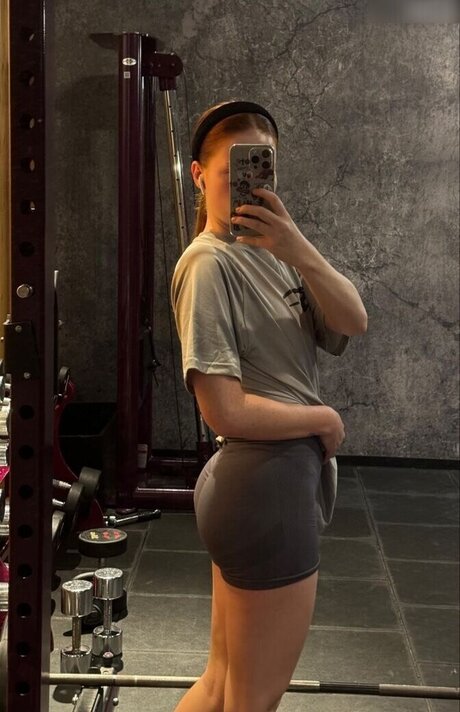 Anica Zimmermann modelo sexy galería