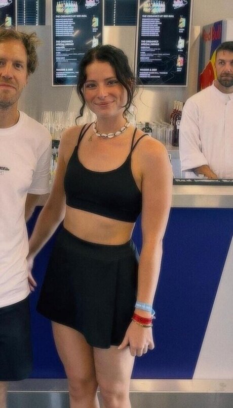 Anica Zimmermann bonita estrella porno galería