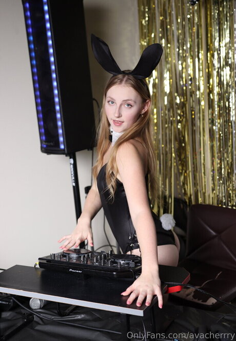 Ava Cherrry arte modelo fotos