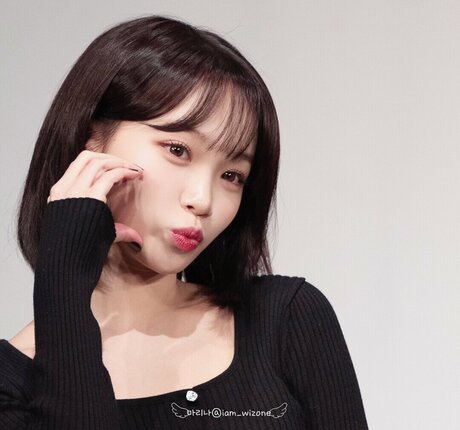 Kim Chaewon modelo desnuda galerías