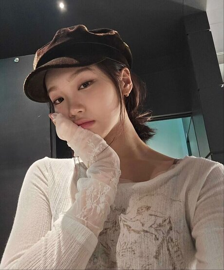 Kim Chaewon actrice sexy image