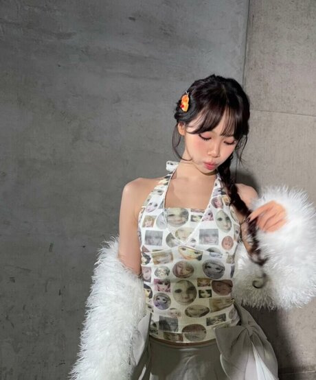 Kim Chaewon modèles nus collection