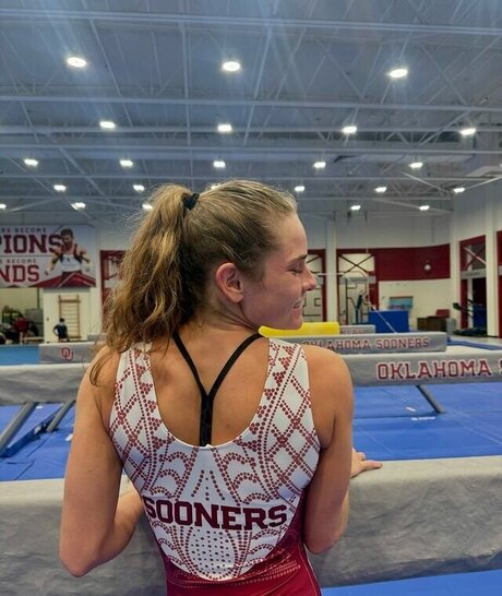 Jordan Bowers étoile sympa des photos