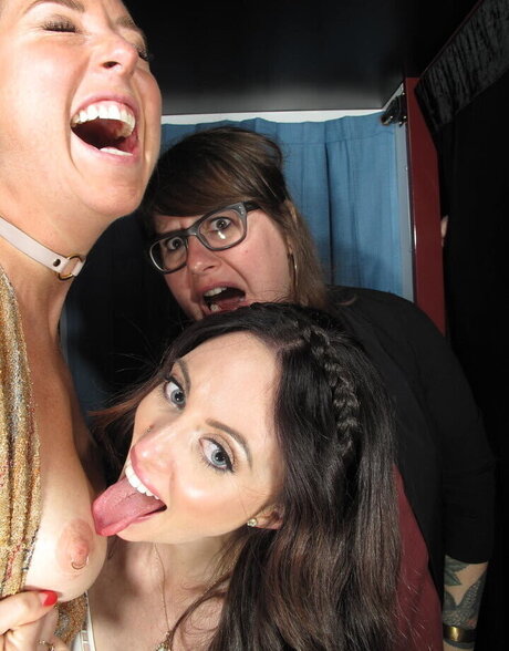 Photobox Flashes star exclusive images