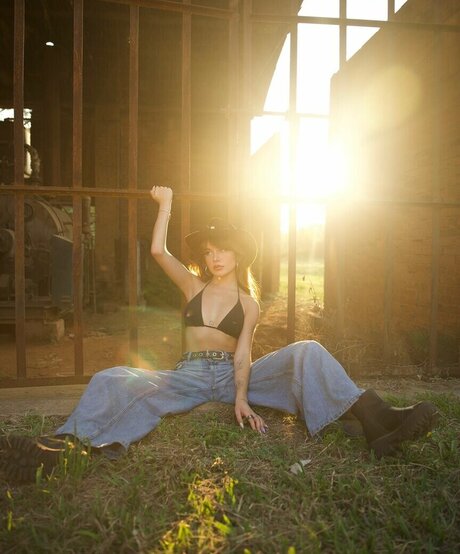 Liv Resenhas estrella atractiva galería