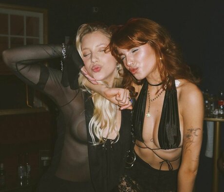 Liv Resenhas desnudos estrella porno archivo