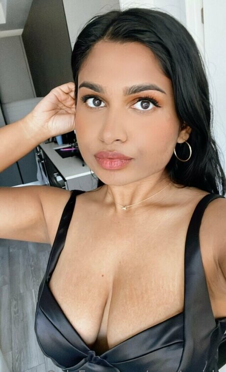 Miss Patel étoile érotique images