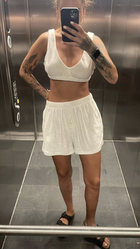 Liza Waschke haut modèle image