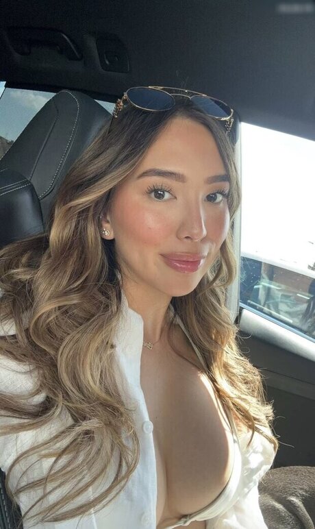 Adorable Caro étoile de l'art galeries