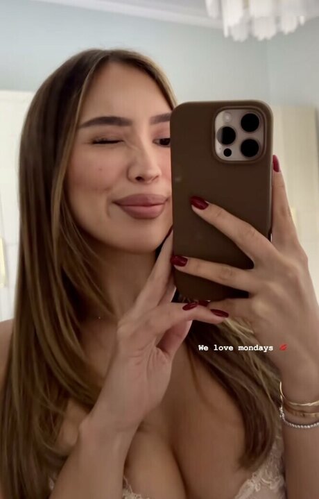 Adorable Caro modelo adulto foto