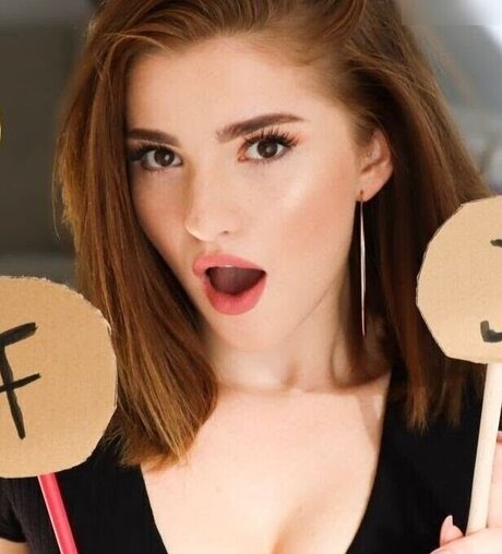 Julia Schulze actrice érotique images