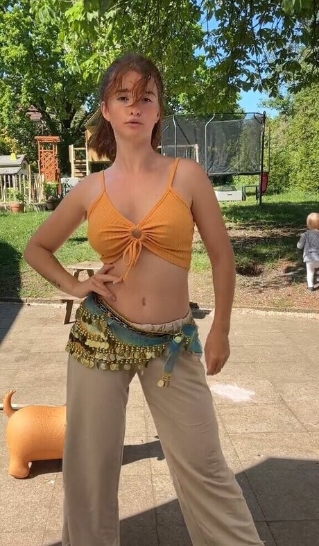 Julia Schulze modèle pornographique photo