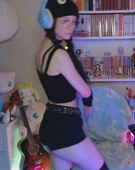 Skymi chan actrice chaude img