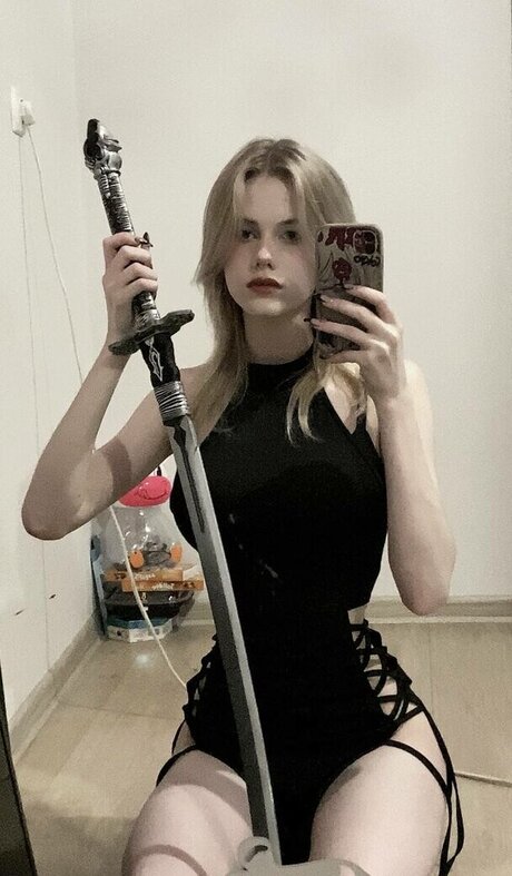hefxtom adult model image