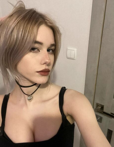 hefxtom naked model photos
