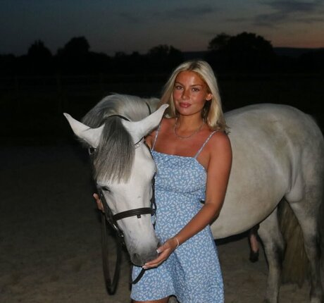 mollymercedes actriz erótica imagen