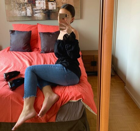 adriana feetgirl modelo libre fotos