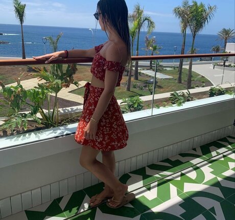 adriana feetgirl estrella atractiva fotos