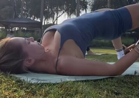 Onlyfans de gemelas asiáticas xxx perfecto foto