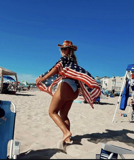 Maggie Kimberlin estrella del arte foto