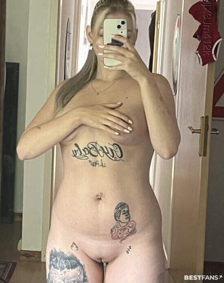 Whylellox pornographic model photo