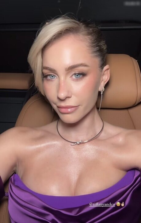 Mrs Bella nus étoiles image