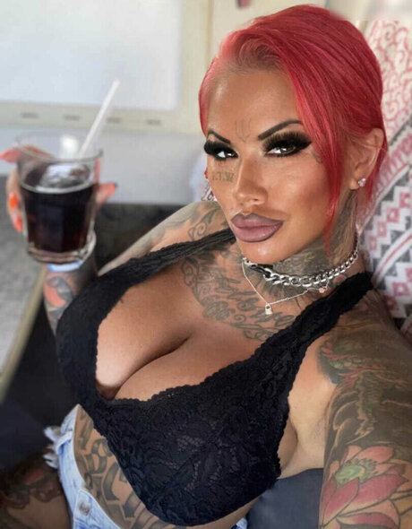 Catherine Teufelsweib estrella desnuda fotos