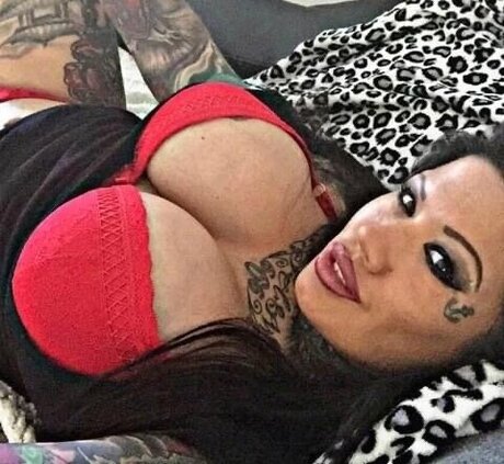 Catherine Teufelsweib modèle adulte archive