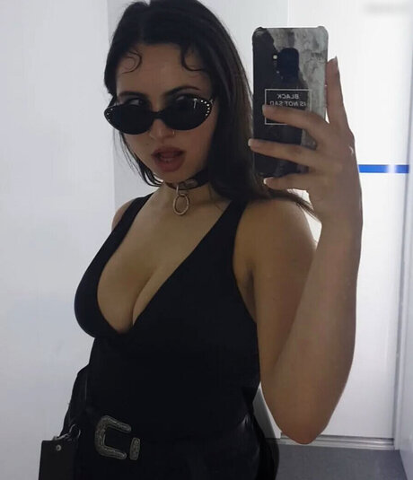 Mzhetfield model sex photo