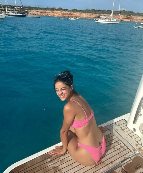 Ananya Pandey naked pornstar images