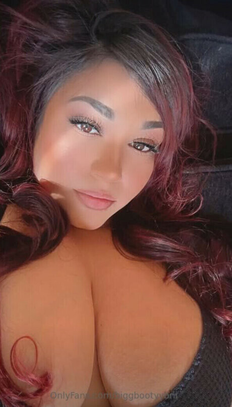 biggbootyybrii naked pornstar pic