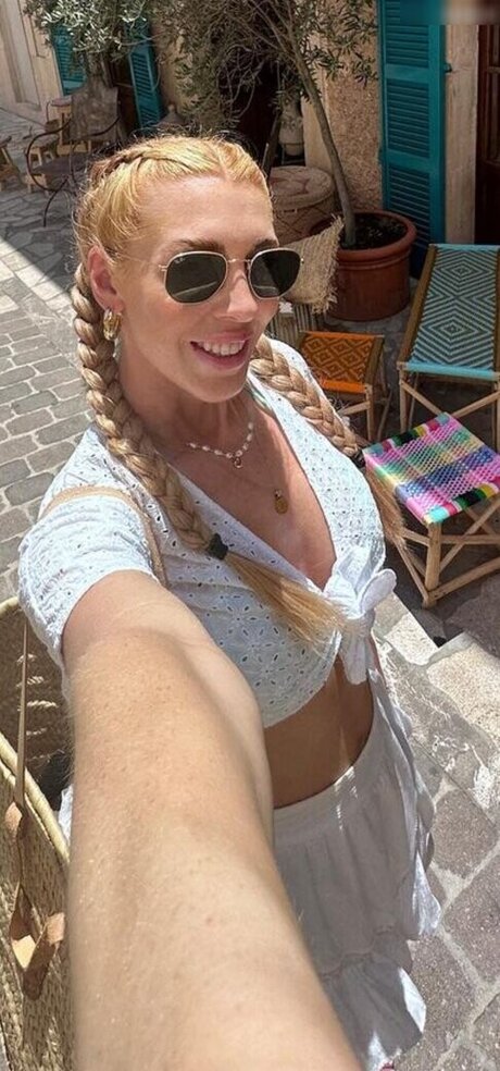 Laura Joelle actriz erótica imágenes